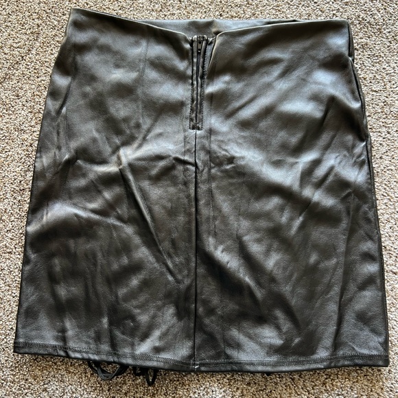 Lace up Windsor skirt - Picture 2 of 4